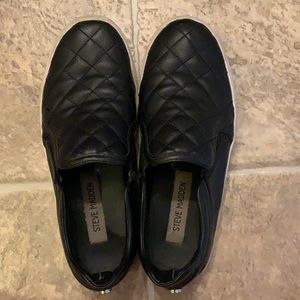 Women’s Steve Madden black flats